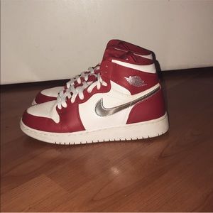 Air Jordan 1 high “silver medal”